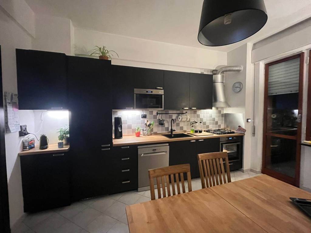 appartamento in vendita a Genova in zona Bolzaneto