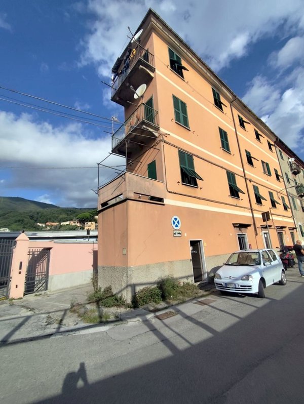 locale di sgombero in vendita a Genova in zona Bolzaneto