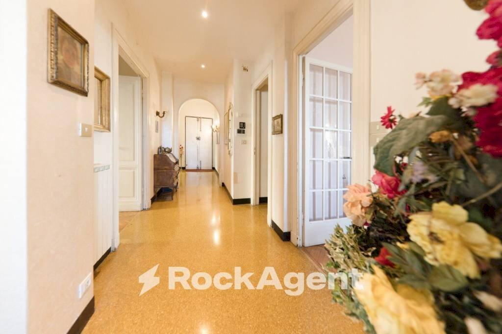 appartamento in vendita a Genova in zona Castelletto