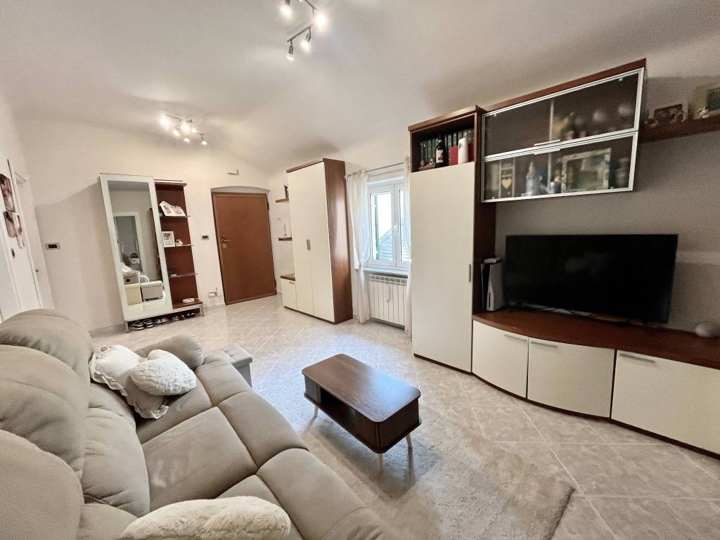 appartamento in vendita a Genova in zona Sestri Ponente