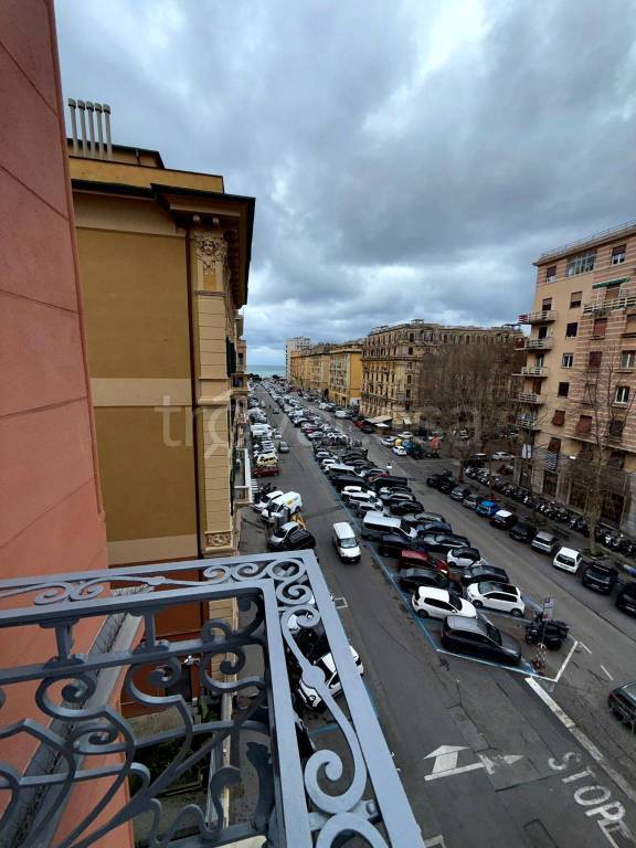 appartamento in vendita a Genova in zona Foce