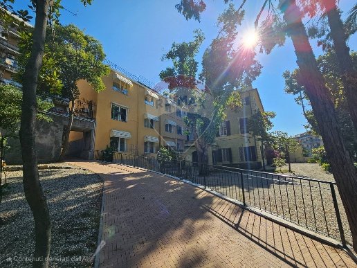 appartamento in vendita a Genova in zona Sestri Ponente