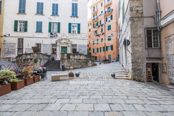 appartamento in vendita a Genova in zona Sottoripa / Maddalena / Molo