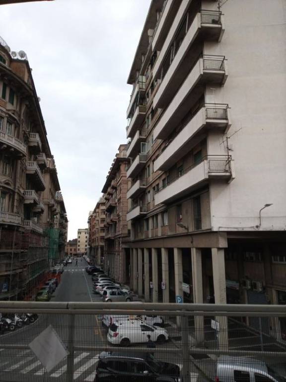ufficio in vendita a Genova in zona Sampierdarena