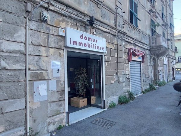 negozio in vendita a Genova in zona Sestri Ponente