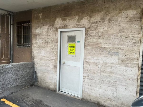 locale commerciale in vendita a Genova in zona Marassi