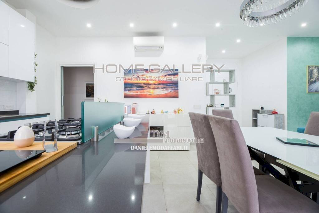 appartamento in vendita a Genova in zona Sturla