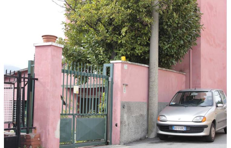 casa indipendente in vendita a Genova in zona Rivarolo