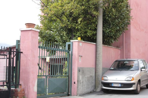 casa indipendente in vendita a Genova in zona Rivarolo