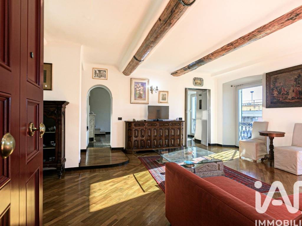 appartamento in vendita a Genova in zona Sottoripa / Maddalena / Molo