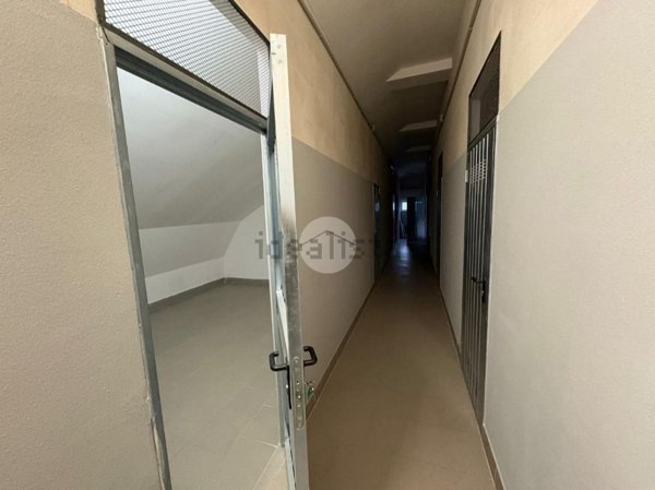 locale di sgombero in vendita a Genova in zona Sestri Ponente