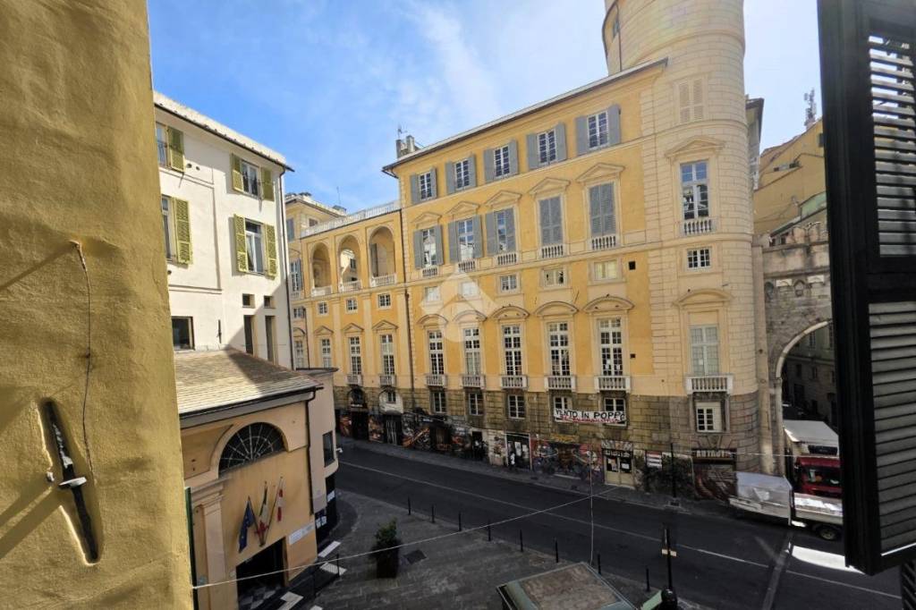 appartamento in vendita a Genova in zona Sottoripa / Maddalena / Molo