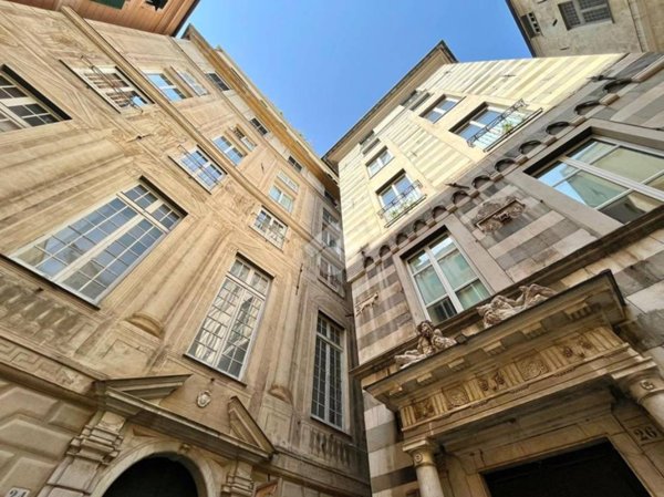 appartamento in vendita a Genova in zona Sottoripa / Maddalena / Molo