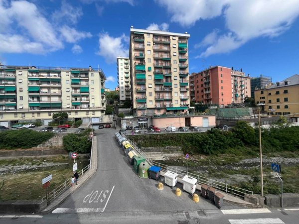 appartamento in vendita a Genova in zona Sestri Ponente