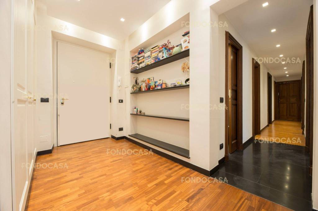 appartamento in vendita a Genova in zona Carignano