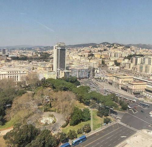ufficio in vendita a Genova in zona Foce