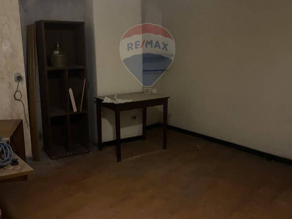 locale commerciale in vendita a Genova in zona Quezzi