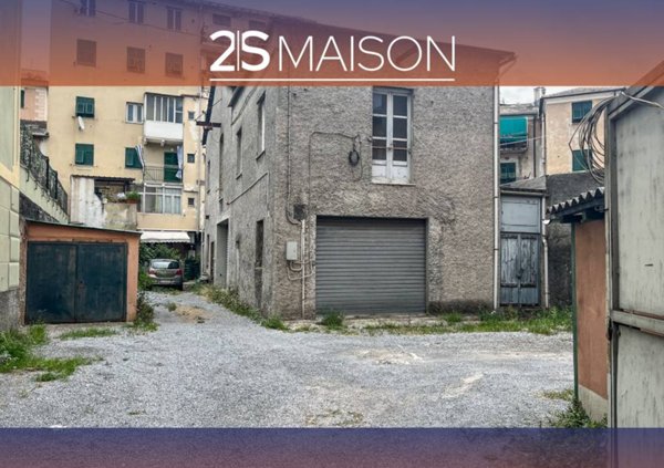 locale di sgombero in vendita a Genova in zona Certosa