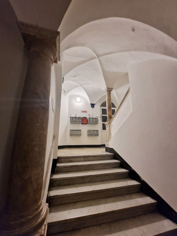 appartamento in vendita a Genova in zona Sottoripa / Maddalena / Molo