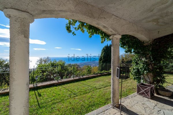 casa indipendente in vendita a Genova in zona Apparizione