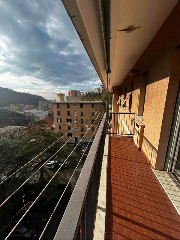 appartamento in vendita a Genova in zona Rivarolo