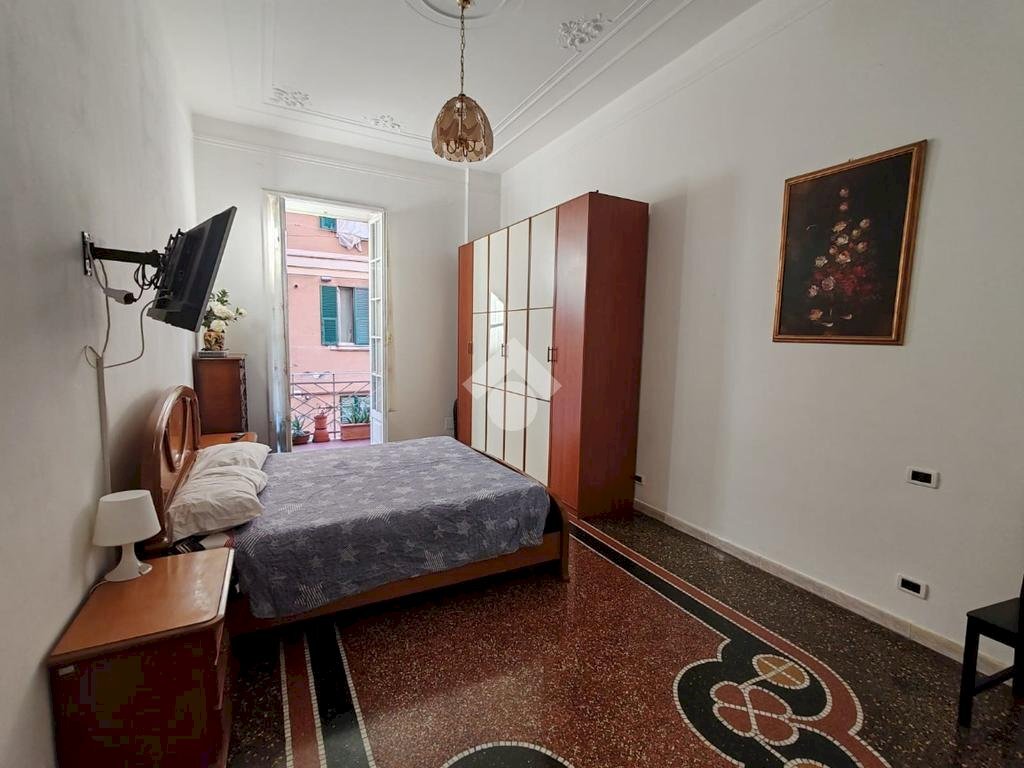 pentavano in vendita a Genova