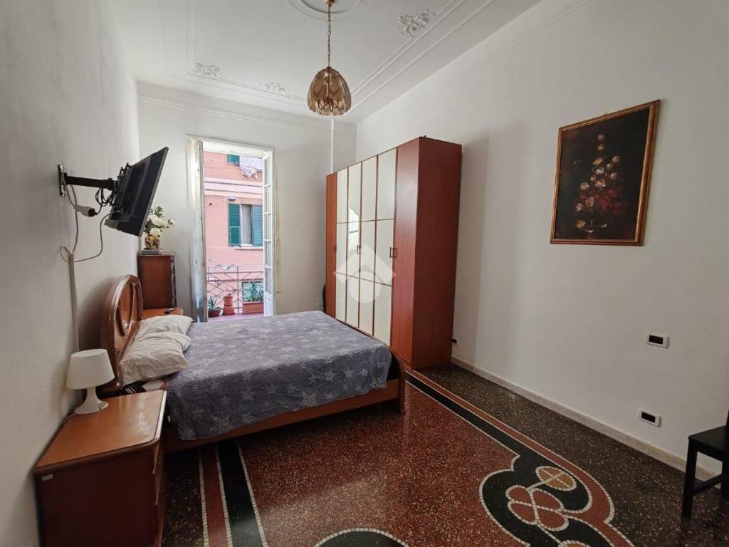 pentavano in vendita a Genova