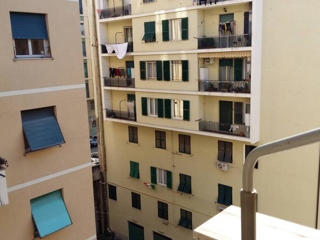 appartamento in vendita a Genova in zona Sestri Ponente