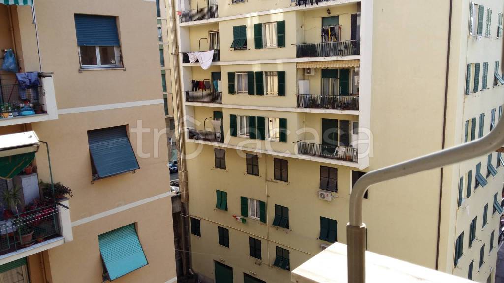 appartamento in vendita a Genova in zona Sestri Ponente