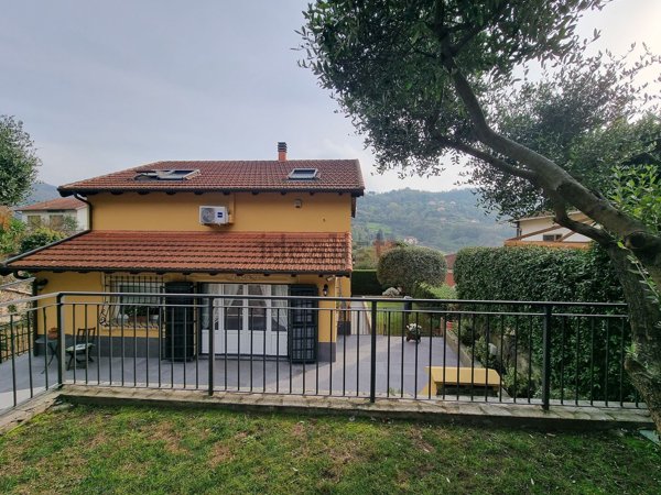 casa indipendente in vendita a Genova in zona Pontedecimo