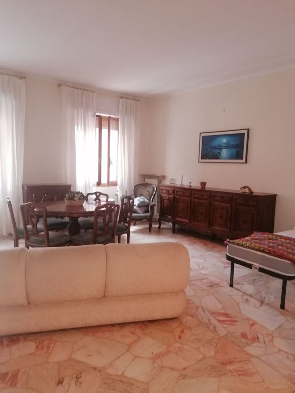 appartamento in vendita a Genova in zona Sestri Ponente