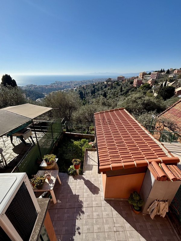 appartamento in vendita a Genova in zona Apparizione