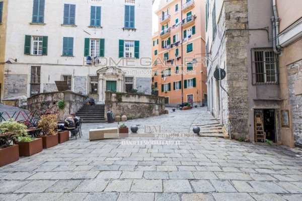 appartamento in vendita a Genova in zona Sottoripa / Maddalena / Molo