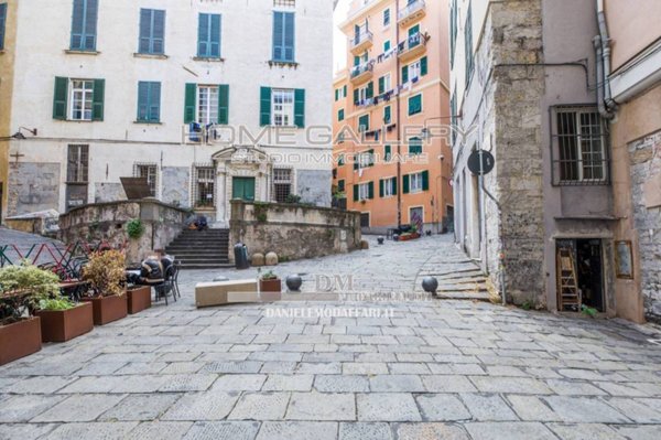 appartamento in vendita a Genova in zona Sottoripa / Maddalena / Molo