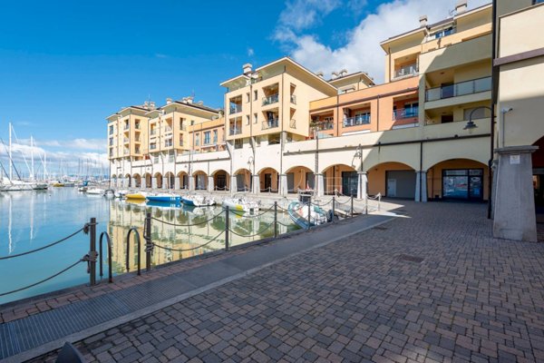 ufficio in vendita a Genova in zona Sestri Ponente