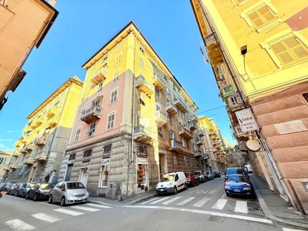appartamento in vendita a Genova in zona Sestri Ponente