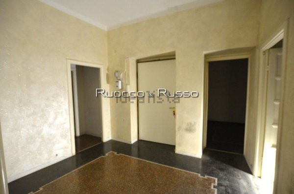 appartamento in vendita a Genova in zona Sottoripa / Maddalena / Molo