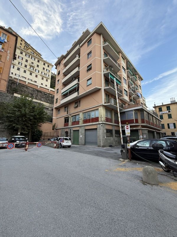appartamento in vendita a Genova in zona Staglieno