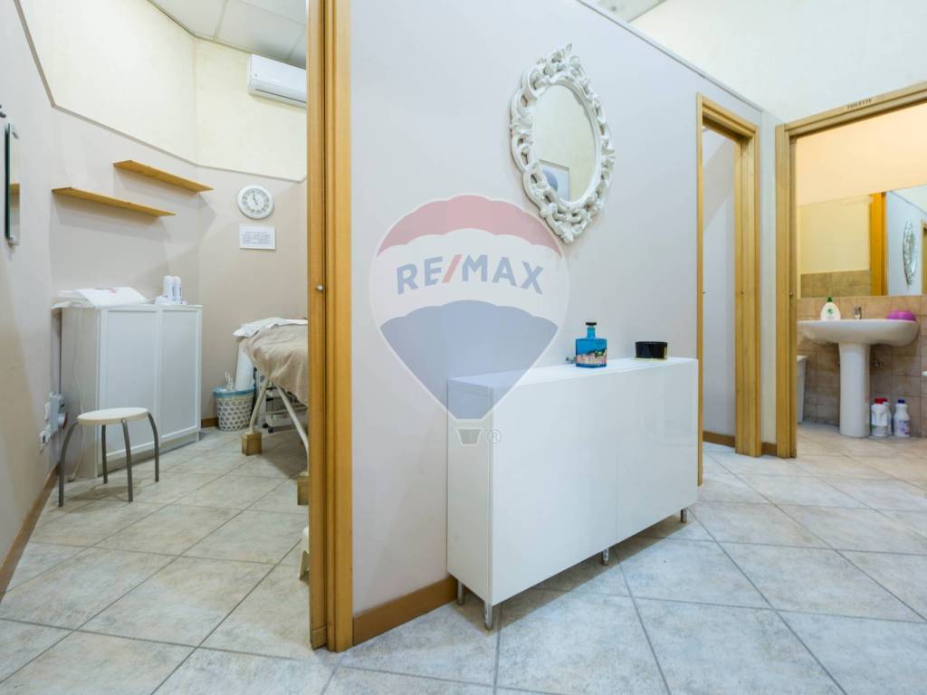 negozio in vendita a Genova in zona Sestri Ponente