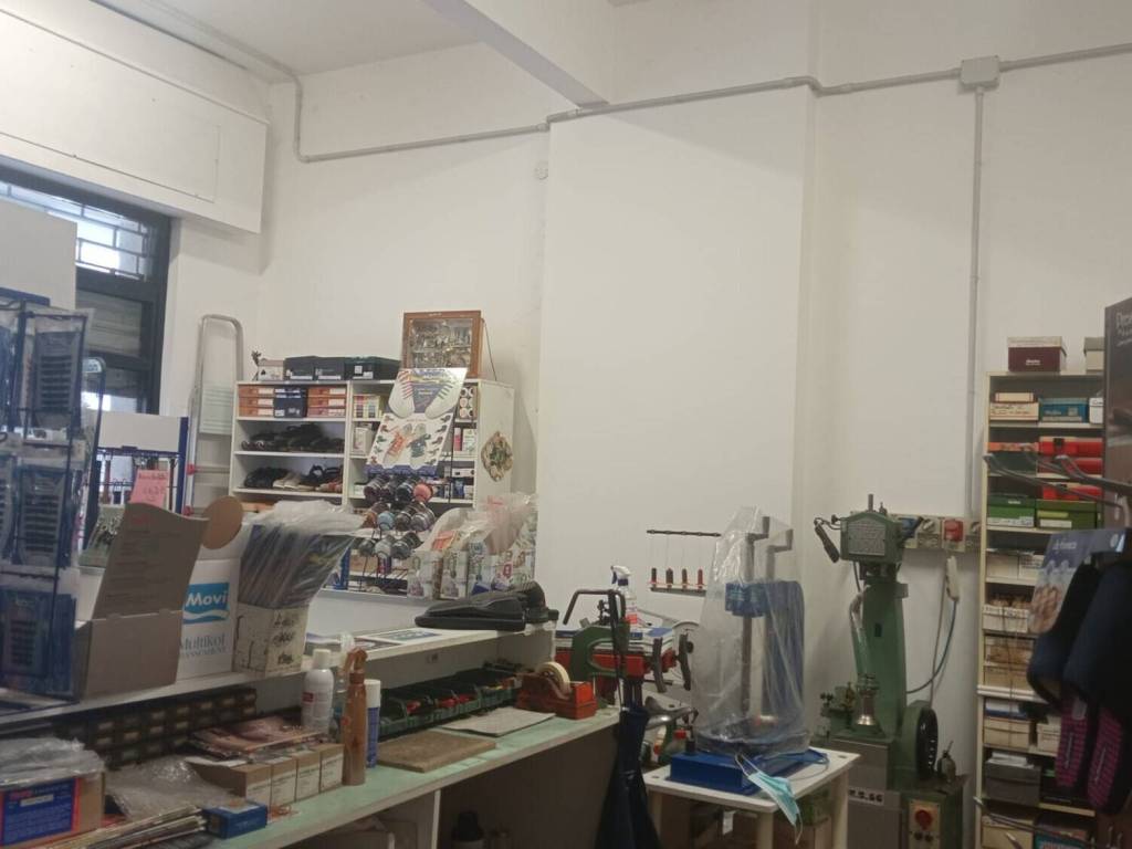 negozio in vendita a Genova in zona Molassana