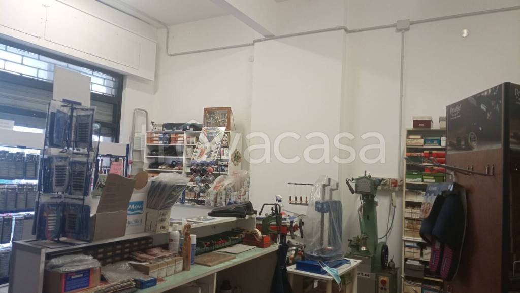 negozio in vendita a Genova in zona Molassana