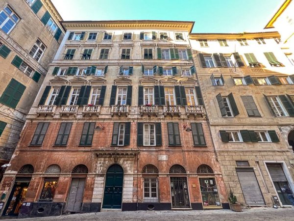 appartamento in vendita a Genova in zona Sottoripa / Maddalena / Molo