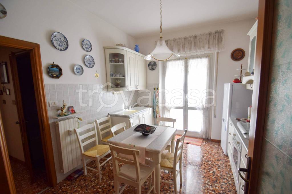 appartamento in vendita a Genova in zona Palmaro / Pra'