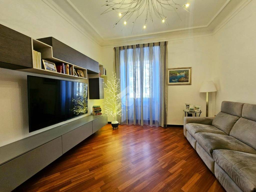 appartamento in vendita a Genova in zona Foce