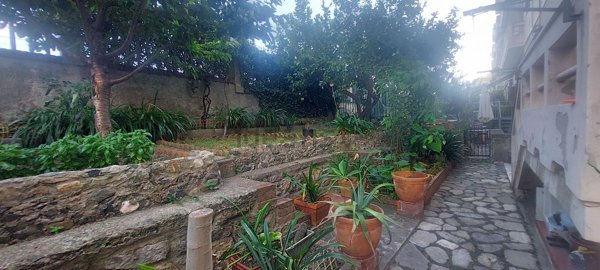 appartamento in vendita a Genova in zona Sestri Ponente