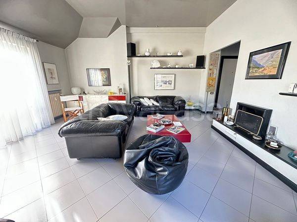 appartamento in vendita a Genova in zona Sturla