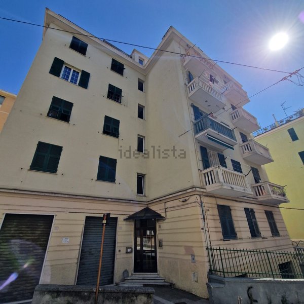 appartamento in vendita a Genova in zona Sestri Ponente