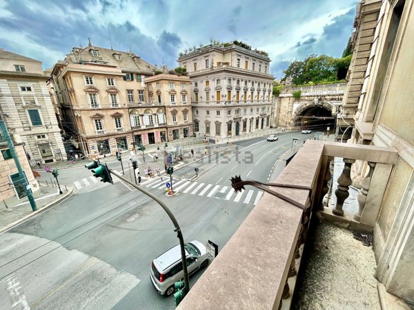 appartamento in vendita a Genova in zona Sottoripa / Maddalena / Molo