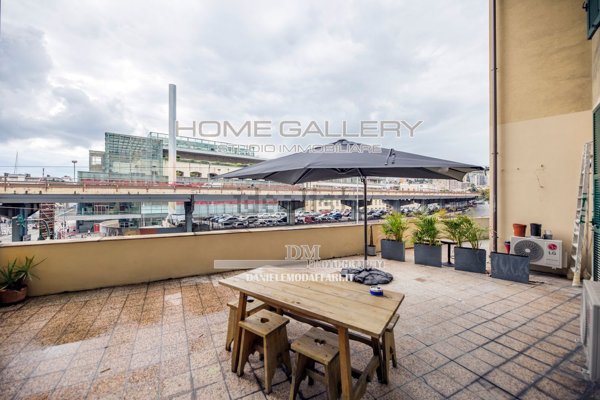 appartamento in vendita a Genova in zona Sottoripa / Maddalena / Molo