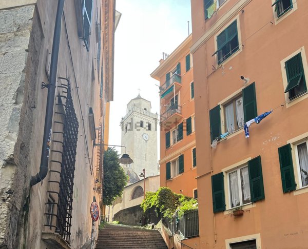 appartamento in vendita a Genova in zona Sottoripa / Maddalena / Molo